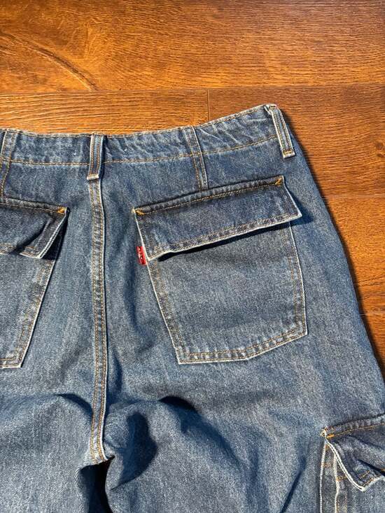 Levi's 94’ Baggy Cargo Jeans - Picture 5 of 11